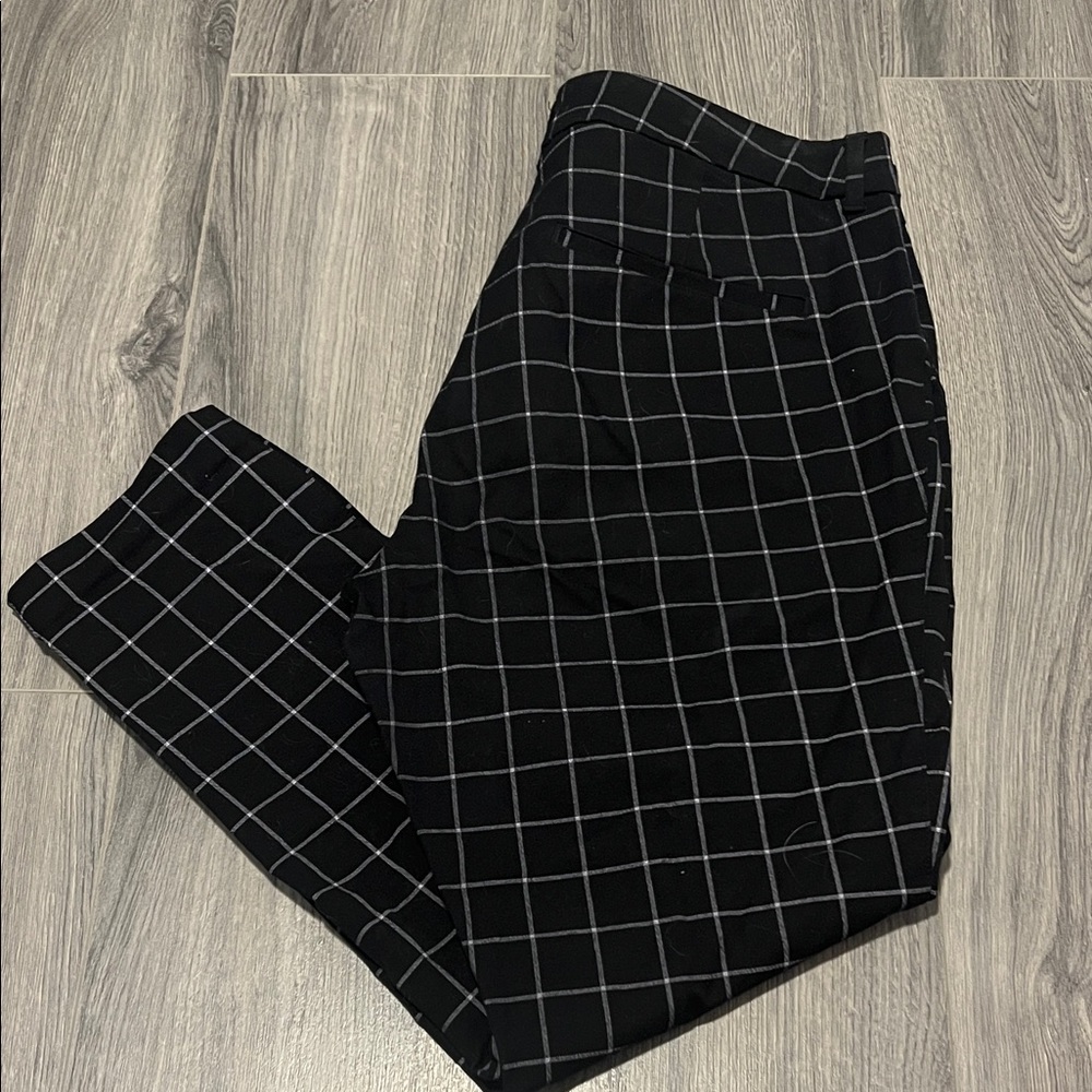 Old Navy Women's Black Checkered Pants
